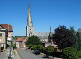 Débouchage Baelen vue du centre historique avec église, maisons anciennes et rues pavées typiques du village belge.