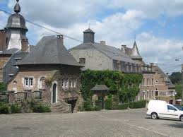 Ruelle pittoresque de Dalhem avec maison en pierre, idéal pour service de débouchage local - Débouchage Dalhem.