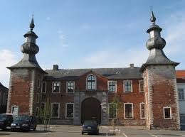 Centre-ville d'Orp-Jauche avec rue pittoresque, idéal pour débouchage Orp-Jauche, mettant en valeur le charme local.