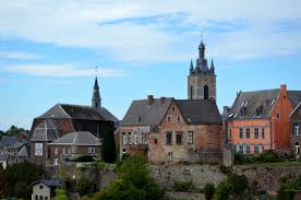 Plombier Thuin près du Beffroi historique et des remparts offrant une vue panoramique sur la ville et la Sambre.